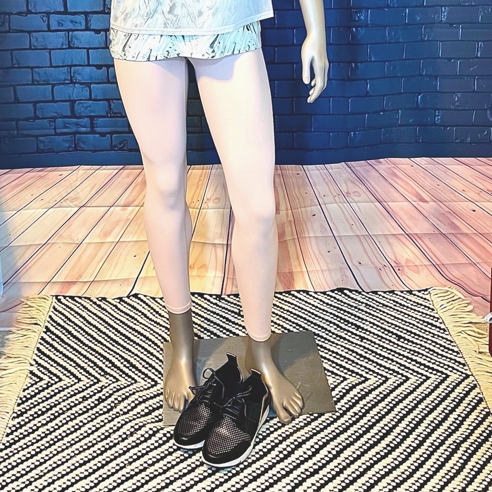 Demi Levato for Fabletics light pink , cropped leggings.